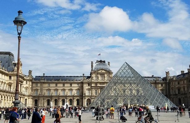 Louvre Museum Access with Guided Mona Lisa Tour