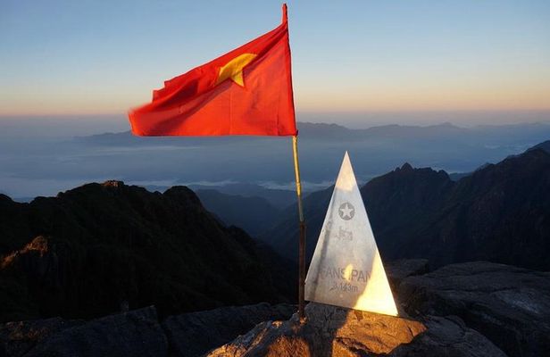 2-Night Sapa Tour with Fansipan Peak by Bus from Hanoi