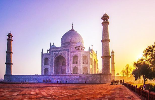 Same Day Taj Mahal and Agra Tour from Mumbai with Return Flights