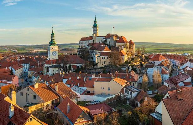 Prague-Vienna One-Way Sightseeing Day Tour