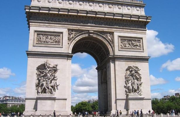 Paris by Rail - Sightseeing Bus and Eiffel Tower Champagne Lunch