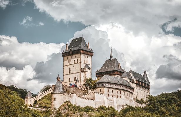 Private Karlstejn castle tour from Prague with Lunch & Admission