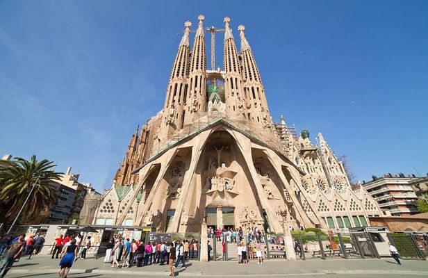 Best of Barcelona and Montserrat - pickup from your hotel/ship