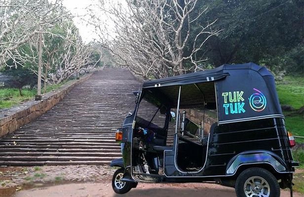 Mihintale TukTuk tour at Anuradhapura