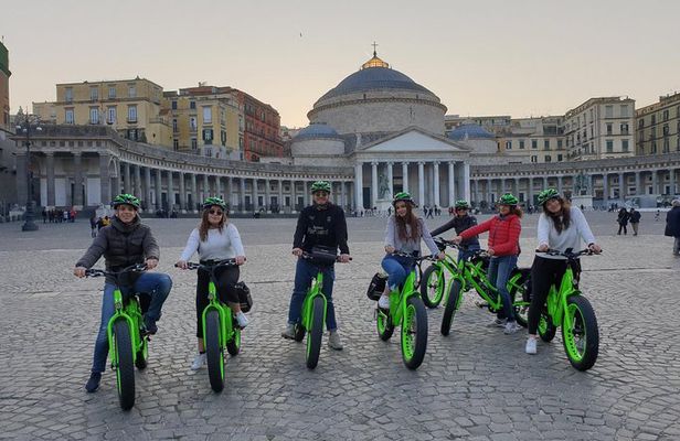 Guided tour of Naples by FAT electric bike