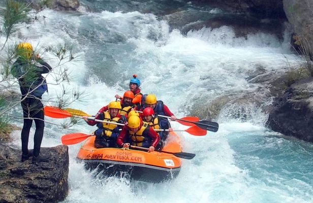 Rafting white water in Montanejos 1h Valencia