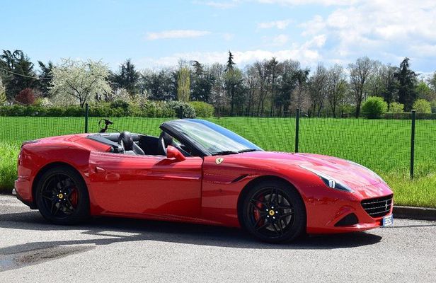 Test Drive in Maranello Ferrari California T 560cv