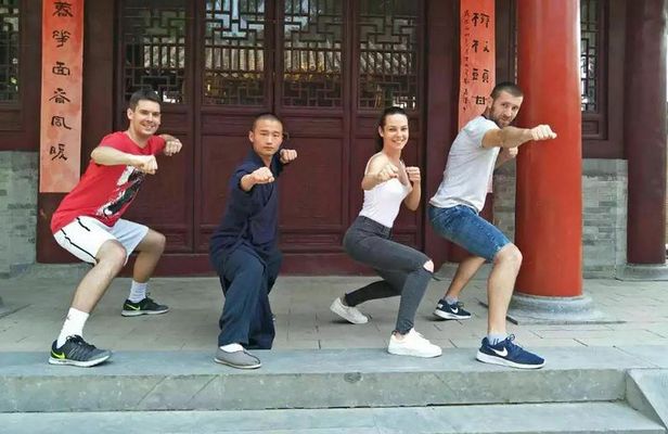Zhengzhou Private Tour to Shaolin Temple including Kungfu Lesson and Activities