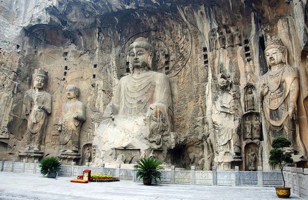 All Inclusive Private Day Tour to Shaolin Temple and Longmen Grottoes from Zhengzhou