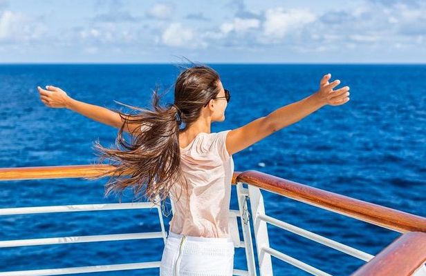 Santorini Volcano Cruise Including Hot Springs and Thirasia