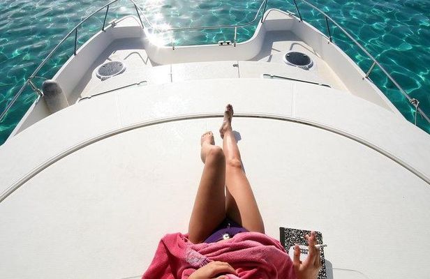 Santorini Private Motor Yacht Cruise