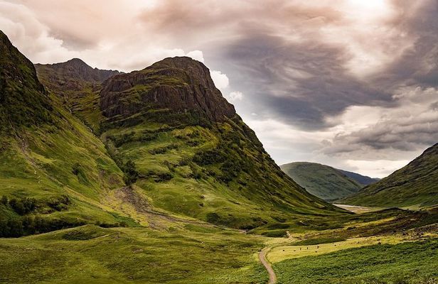 Glasgow: Eilean Donan, Loch Ness & Glenfinnan - 2 Day Tour
