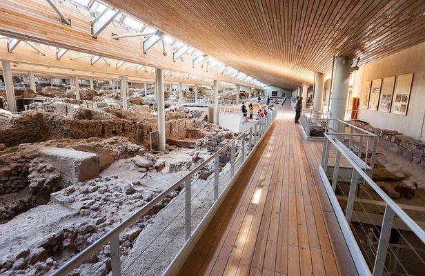Archaeological bus tour to Akrotiri excavations & Red beach