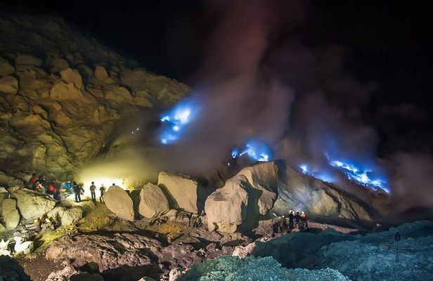 Kawah Ijen Midnight Blue Flame Tour Package