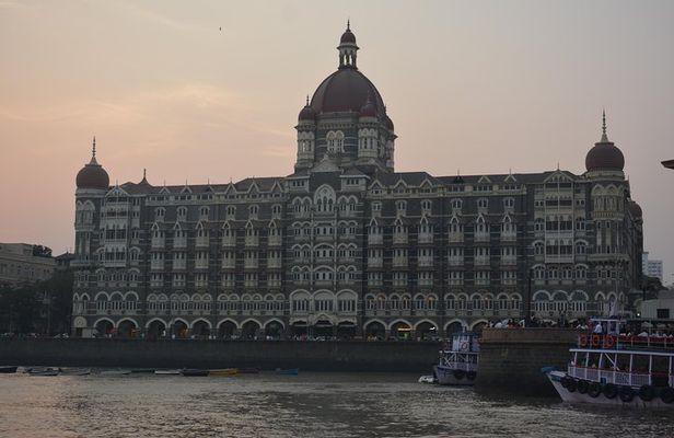 Private Full-Day Mumbai Sightseeing Tour with Dharavi Slums