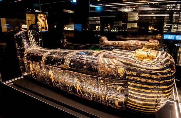 VIP Giza Pyramids & Egyptian Museum Tour Camel Ride Experience