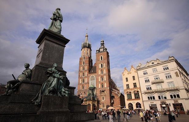 Krakow Small Group Tour from Warsaw with Lunch, Schindler's Factory included