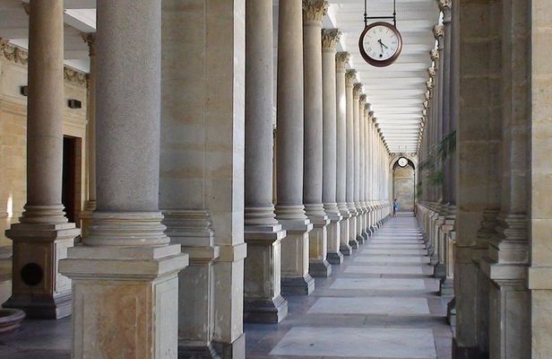 Private Karlovy Vary trip from Prague with glassworks All-Incl.