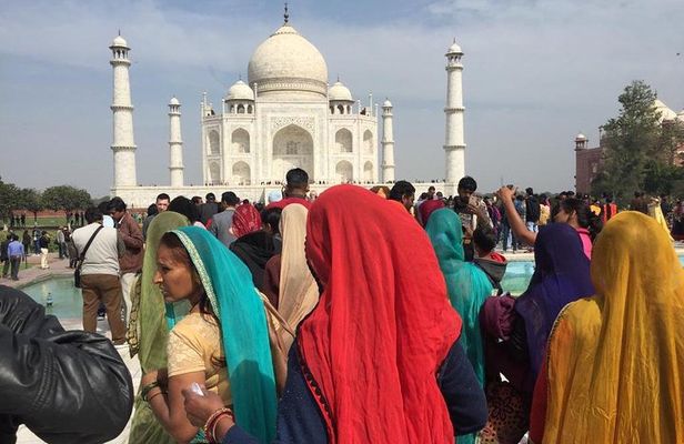 One Day Tour to Taj Mahal from Delhi by Fastest Train with Meals