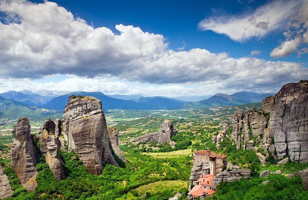 2-Day Delphi and Meteora Tour from Athens