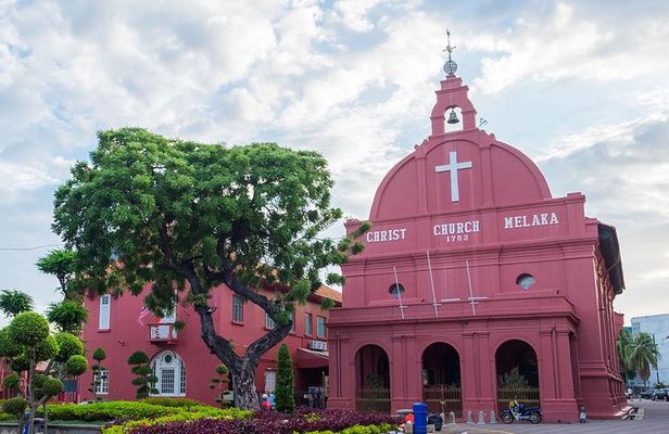 Malacca City Tour and River Cruise with Baba and Nyonya Lunch