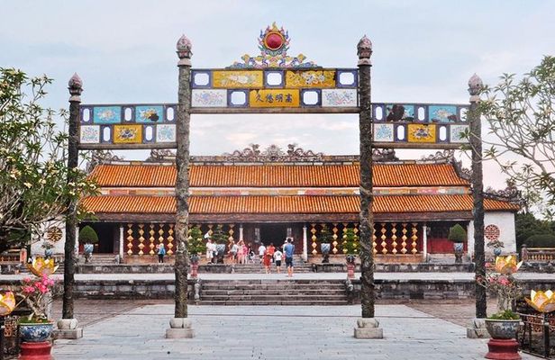 Day Trip To Hue City and Back From Da Nang By Private Car