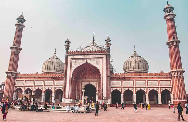 Heritage on Wheels: 3-Hour Rickshaw Tour of Old Delhi
