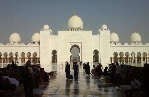 Abu Dhabi : Private Tour with professional Driver from Dubai