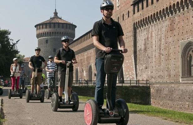 Milan: Segway Tour with Local Tourist Guide Live - 3 hours & half