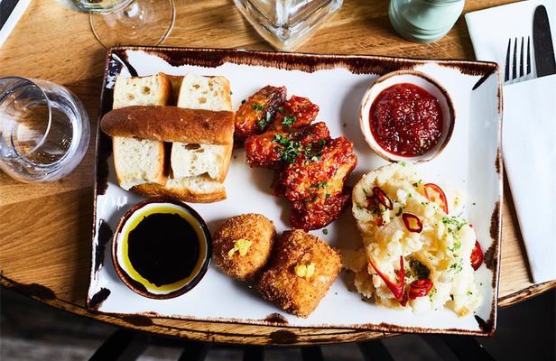 Private Tour : Eat British Foods & See Thirty Top Sights