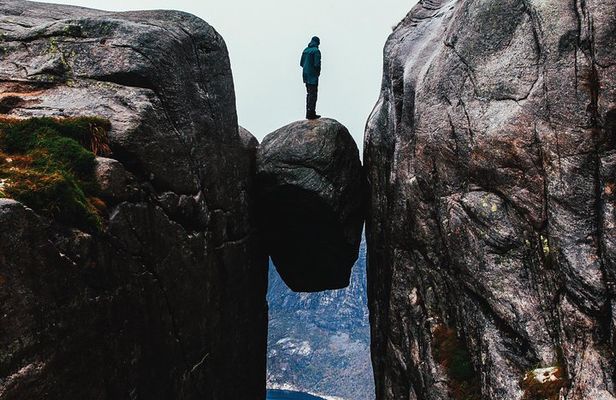 Guided hike to Kjerag and Kjeragbolten