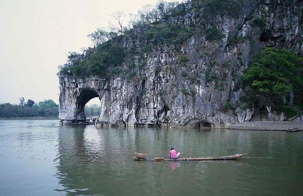 Private Guilin Half Day Tour: Fubo Mountain, Reed Flute Cave and Elephant Hill