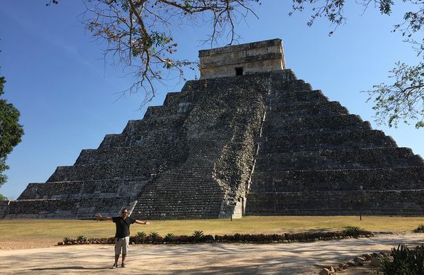 Discover Chichen Itza: Delicious Buffet & Swim in 2 Cenotes