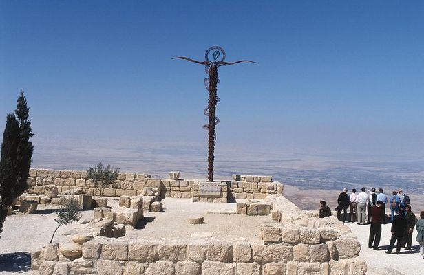 One Day Dead Sea-Ma'daba-Mount Nebo-Baptism Site Tour from Amman