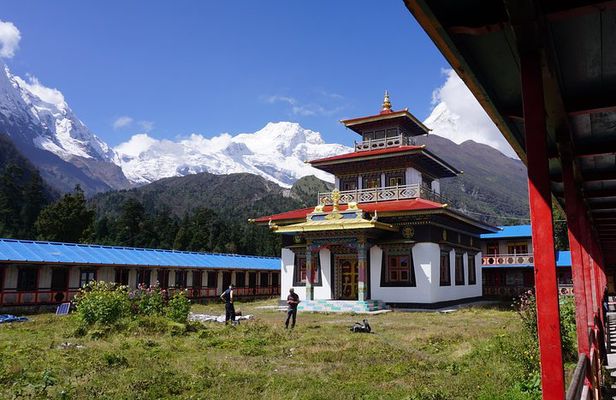 Manasalu Circuit Trek