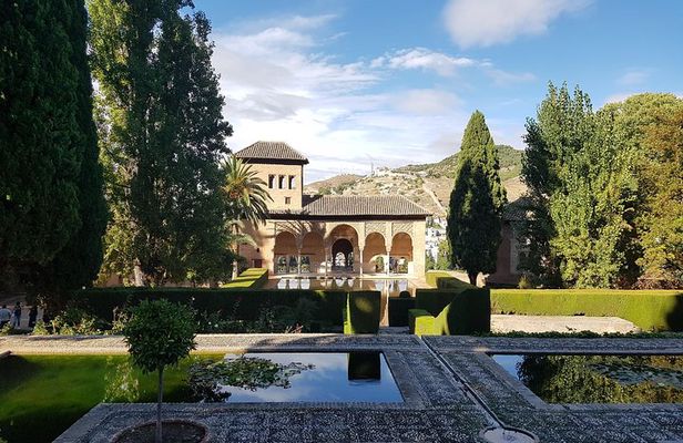 Alhambra Sultan Gardens ,Palaces and towers .Skip the line