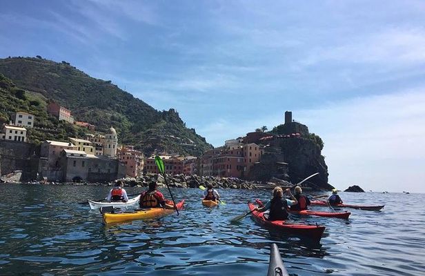 Paddle along the Cinque Terre