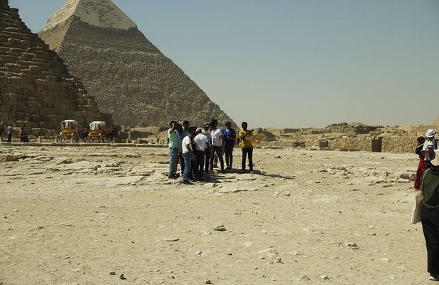Cairo pyramids and Egyptian museum tour
