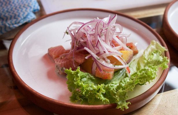 Market Tour and Gourmet Peruvian Cooking Lesson with a Professional in Urubamba