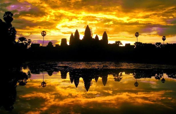 Angkor Wat Sunrise Private Tour by Tuk Tuk