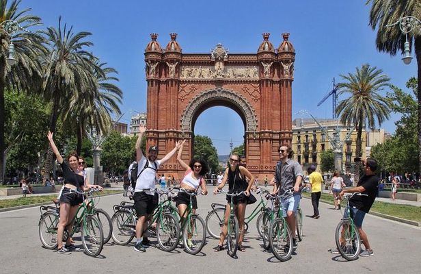 Barcelona 3-hour Bike Tour: Highlights and Hidden Gems