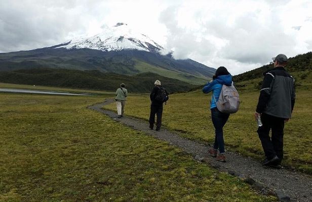 3-Day Private Tour to Cotopaxi Volcano, Quilotoa Lagoon & Baños