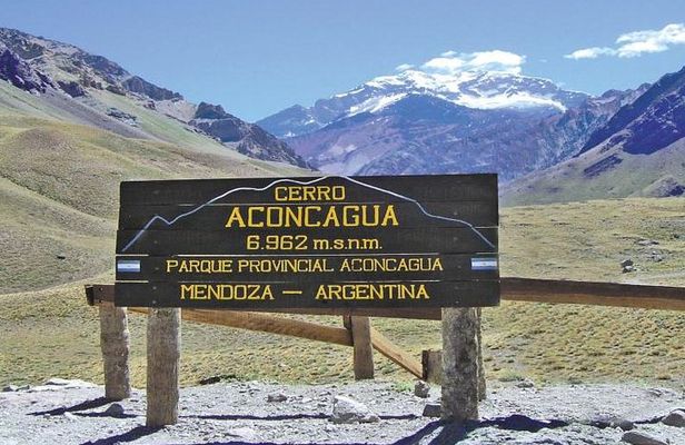 Santiago private tour: Portillo, Inca's bridge & Mirador del Aconcagua