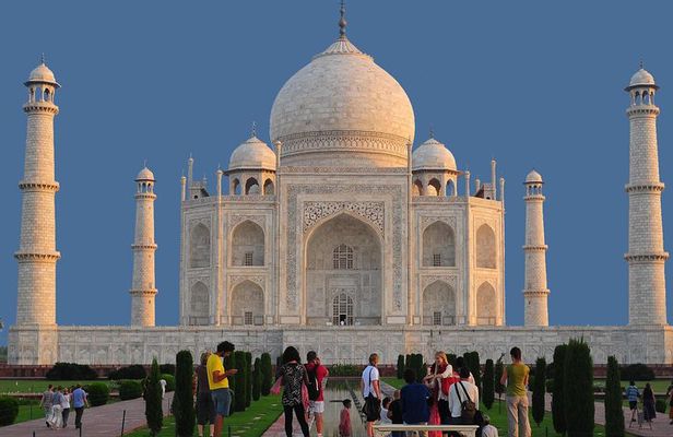 4-Days Tour of Delhi, Agra and Jaipur by Fast Air-Condition Trains