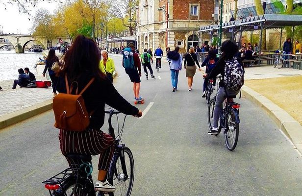Paris: Charming Nooks and Crannies Bike Tour