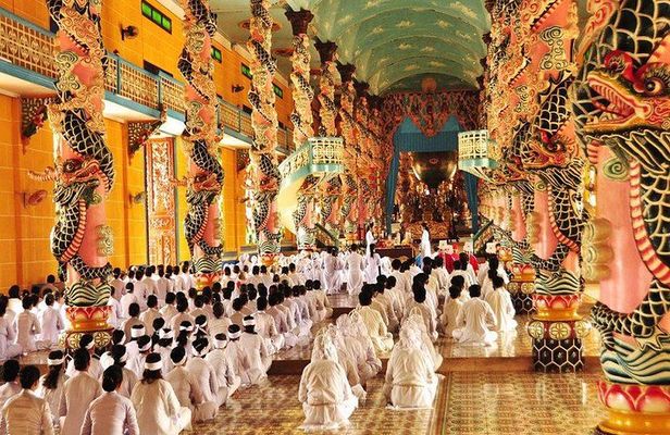 Cao Dai Temple - Cu Chi Tunnels full day trip