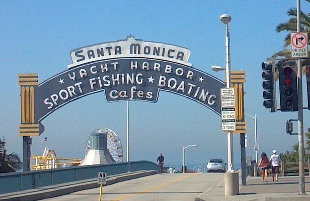 3.5 Hour Private Coastal Tour of Santa Monica, Venice Beach and Malibu