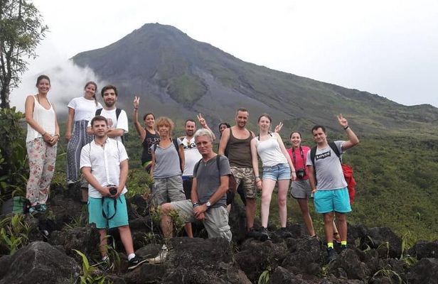 Combo La Fortuna Waterfall, Volcano Hike & Hotsprings