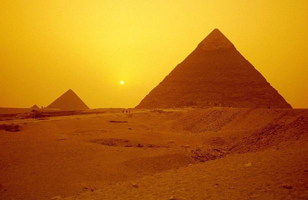 Day tour at the pyramids of Giza