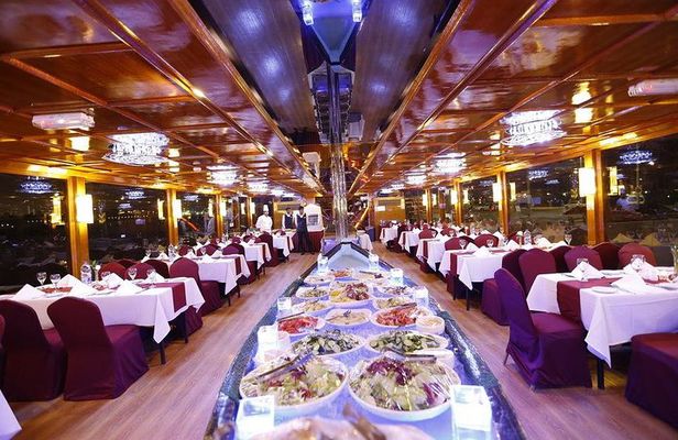 Dubai Marina 2-Hour Romantic Cruise Dinner